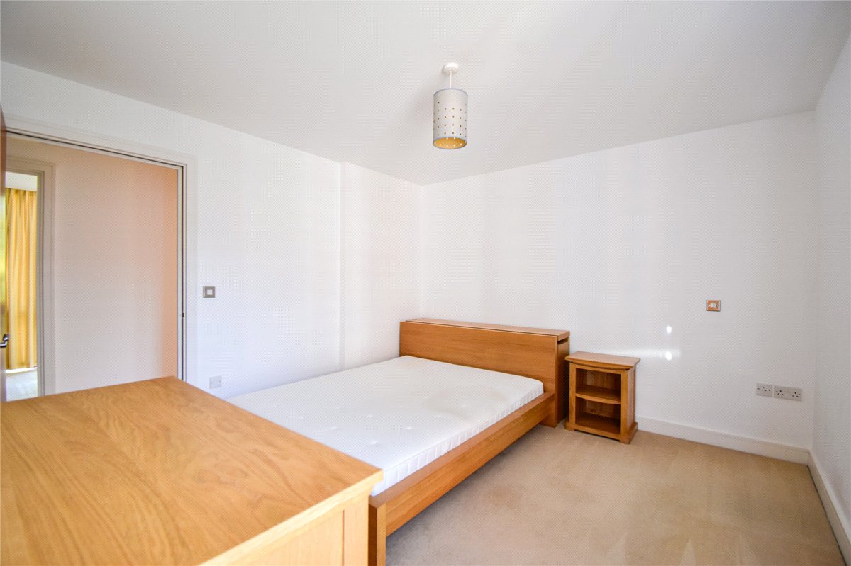 2 bedroom Flat, Meadowcroft, Cambridge, CB4 - Let Agreed, Image 4