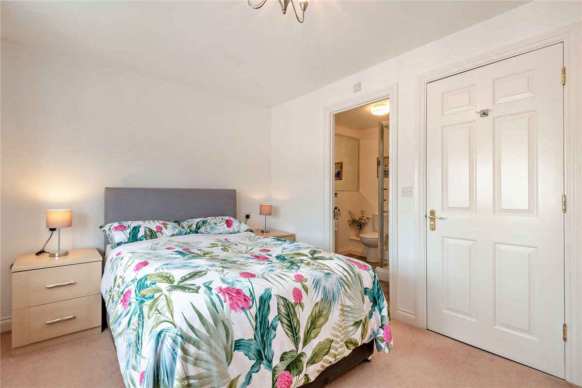 3 bedroom House, Urquhart Road, Thatcham, RG19 - Available, Image 8
