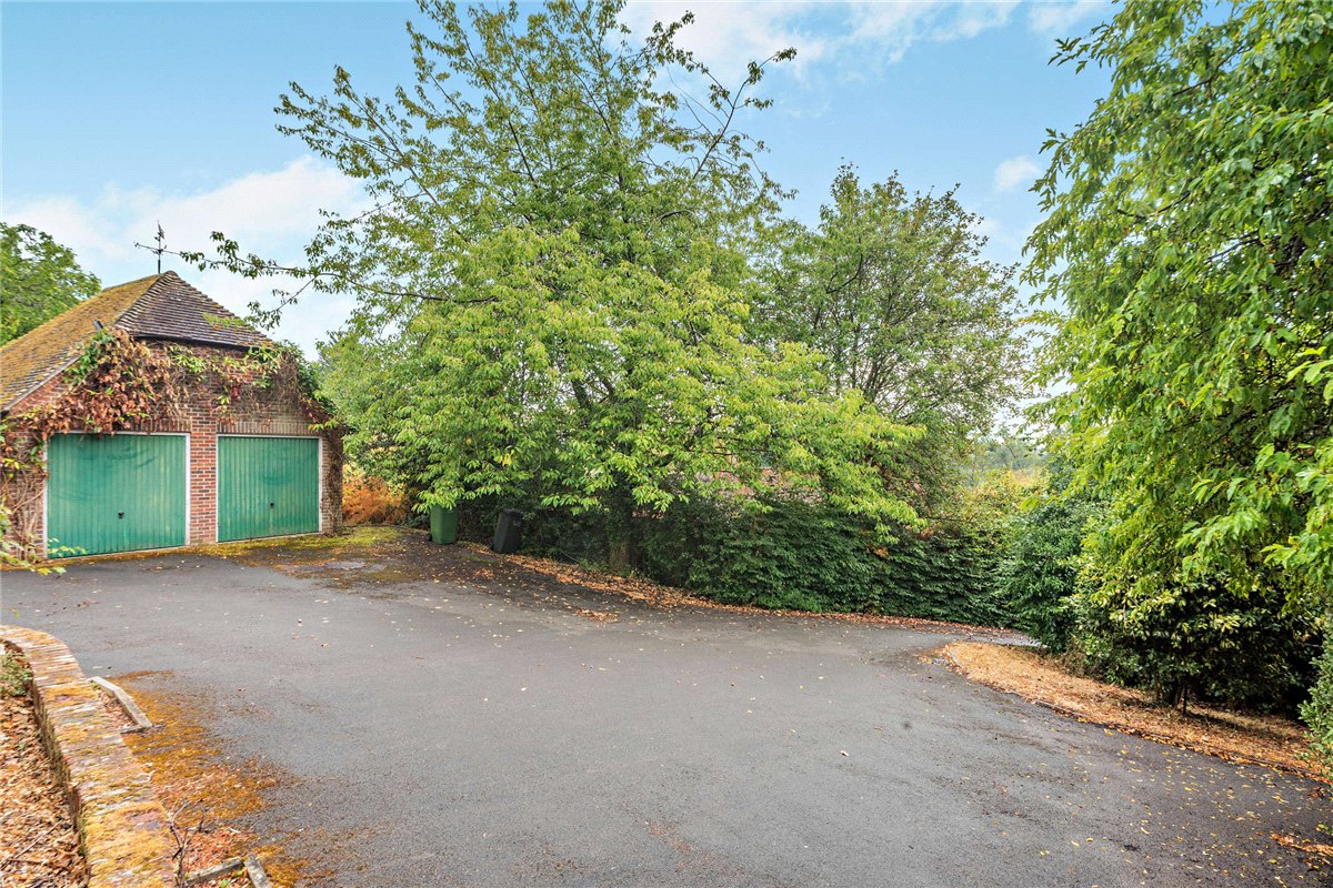 3 bedroom House, Wash Water, Newbury, RG20 - Available, Image 2