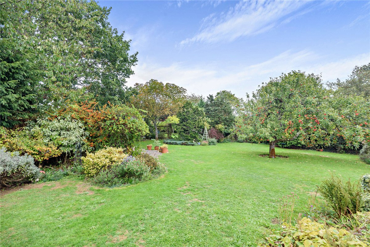 5 bedroom Bungalow, Long Grove, Upper Bucklebury, RG7 - Available