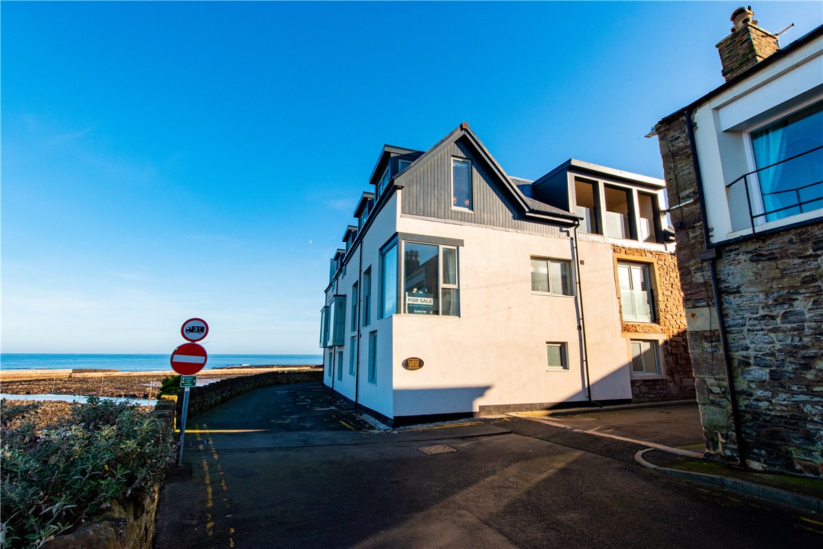 3 bedroom Flat, Farne House, 12 Crewe Street, NE68 - Available, Image 2