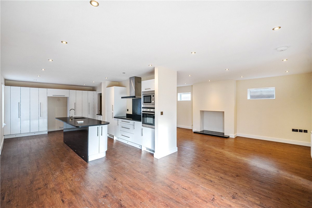3 bedroom Bungalow, Cherry Tree Road, Wales, S26 - Available