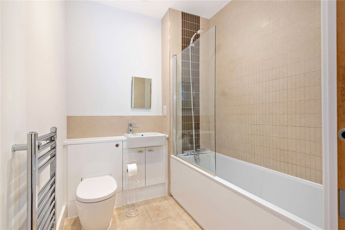 1 bedroom Flat, Kelvin Road, Newbury, RG14 - Sold STC, Image 1