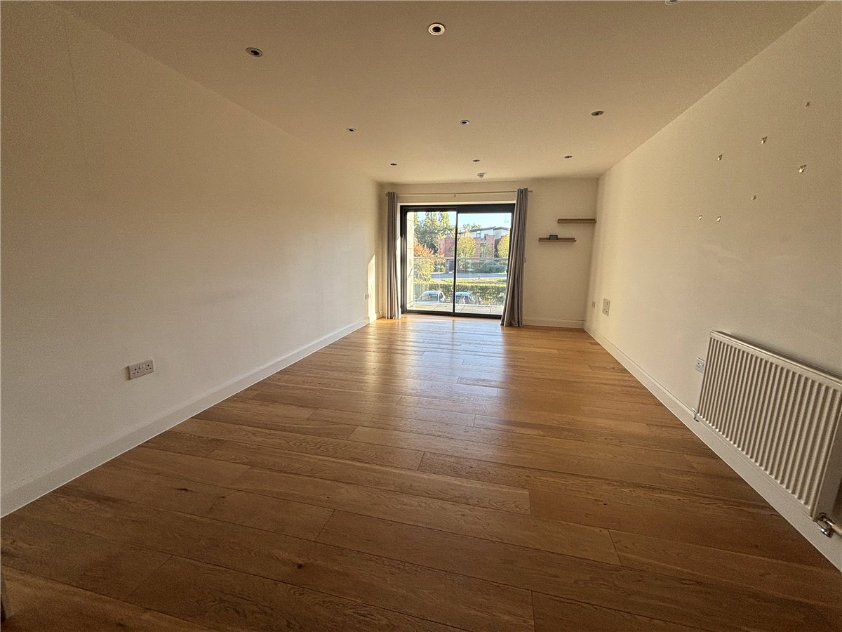 2 bedroom Flat, Racecourse Road, Newbury, RG14 - Let Agreed, Image 2