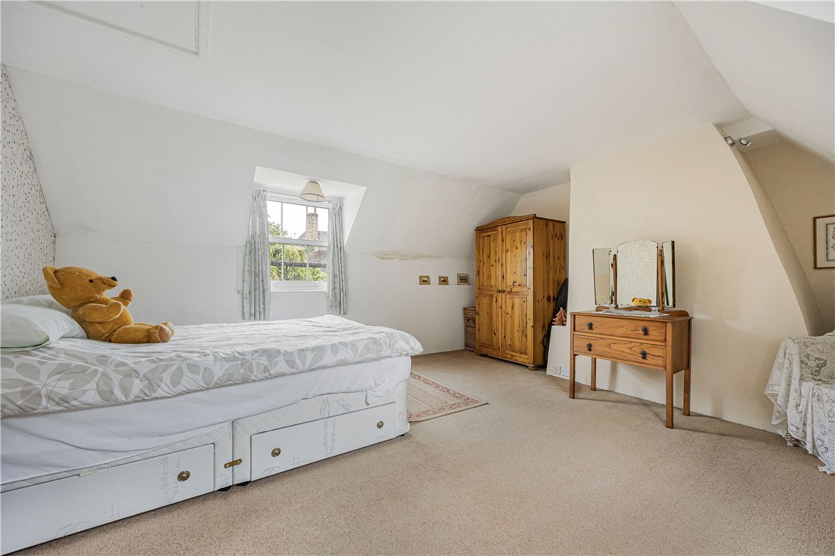 3 bedroom House, Brook Street, Great Bedwyn, SN8 - Available, Image 11