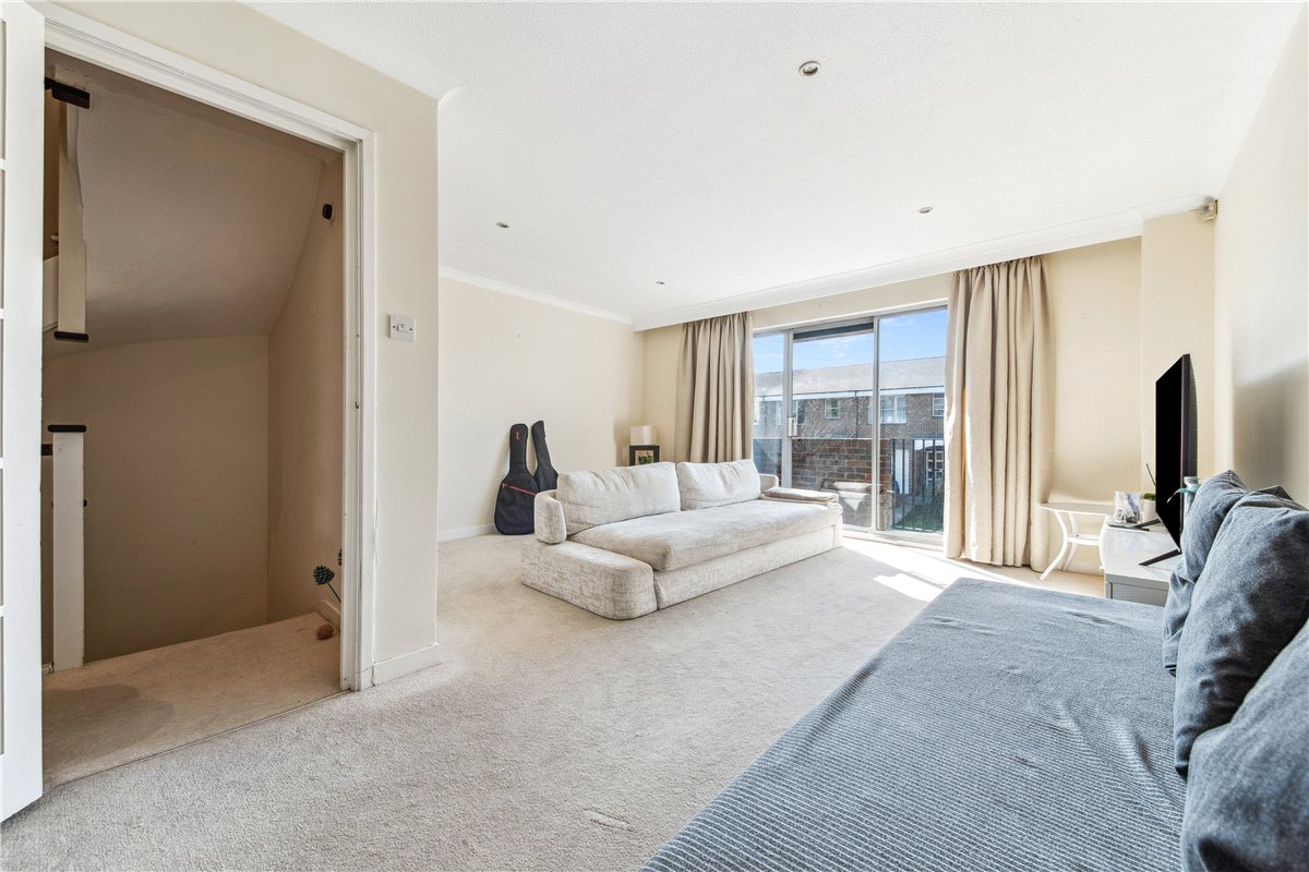 3 bedroom House, Heights Close, Hillview, SW20 - Sold, Image 6