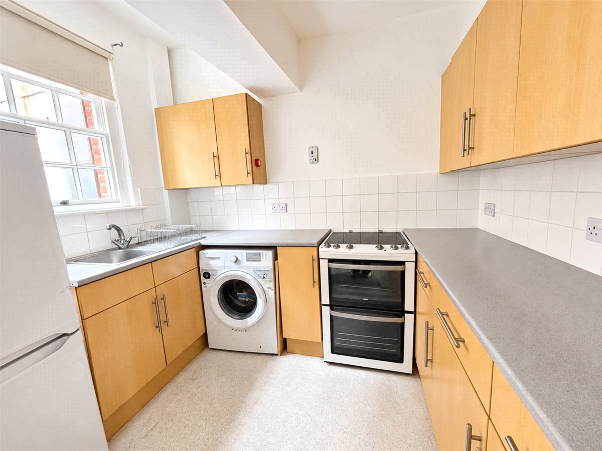 2 bedroom Flat, Little Minster Street, Winchester, SO23 - Available, Image 2