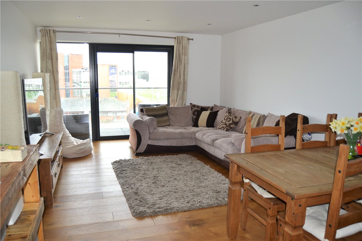2 bedroom Flat, Racecourse Road, Newbury, RG14 - , Image 6