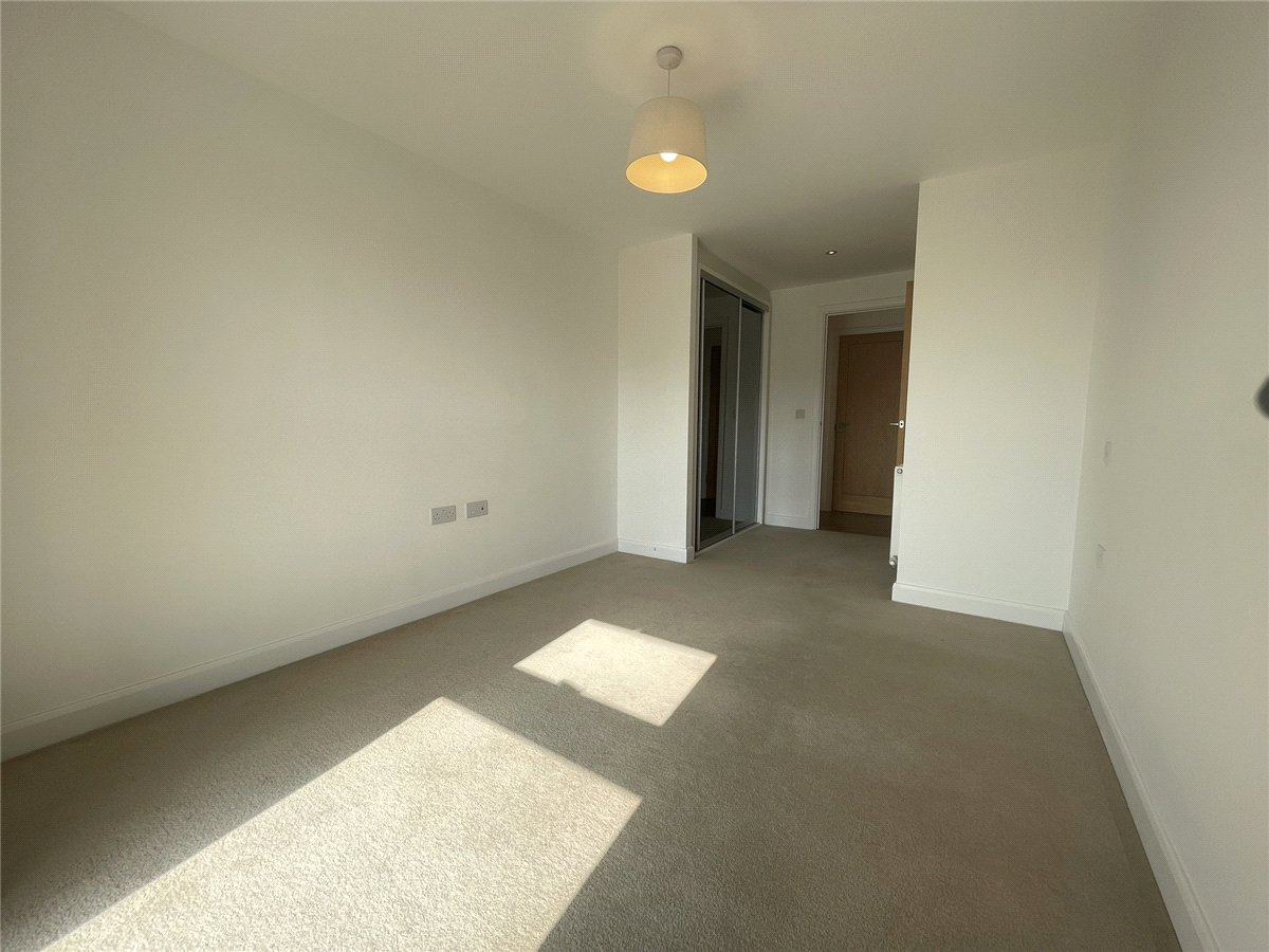 2 bedroom Flat, Racecourse Road, Newbury, RG14 - , Image 6