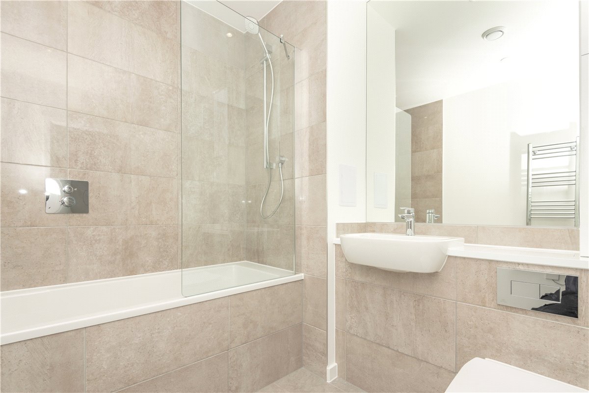 2 bedroom Flat, Heartwell Avenue, London, E16 - Let Agreed, Image 4