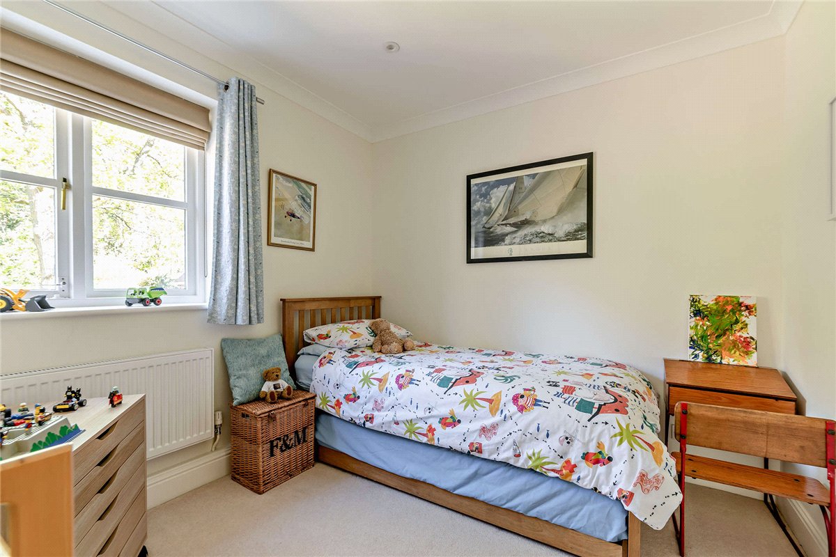 5 bedroom House, Oak Close, Baughurst, RG26 - Available, Image 18