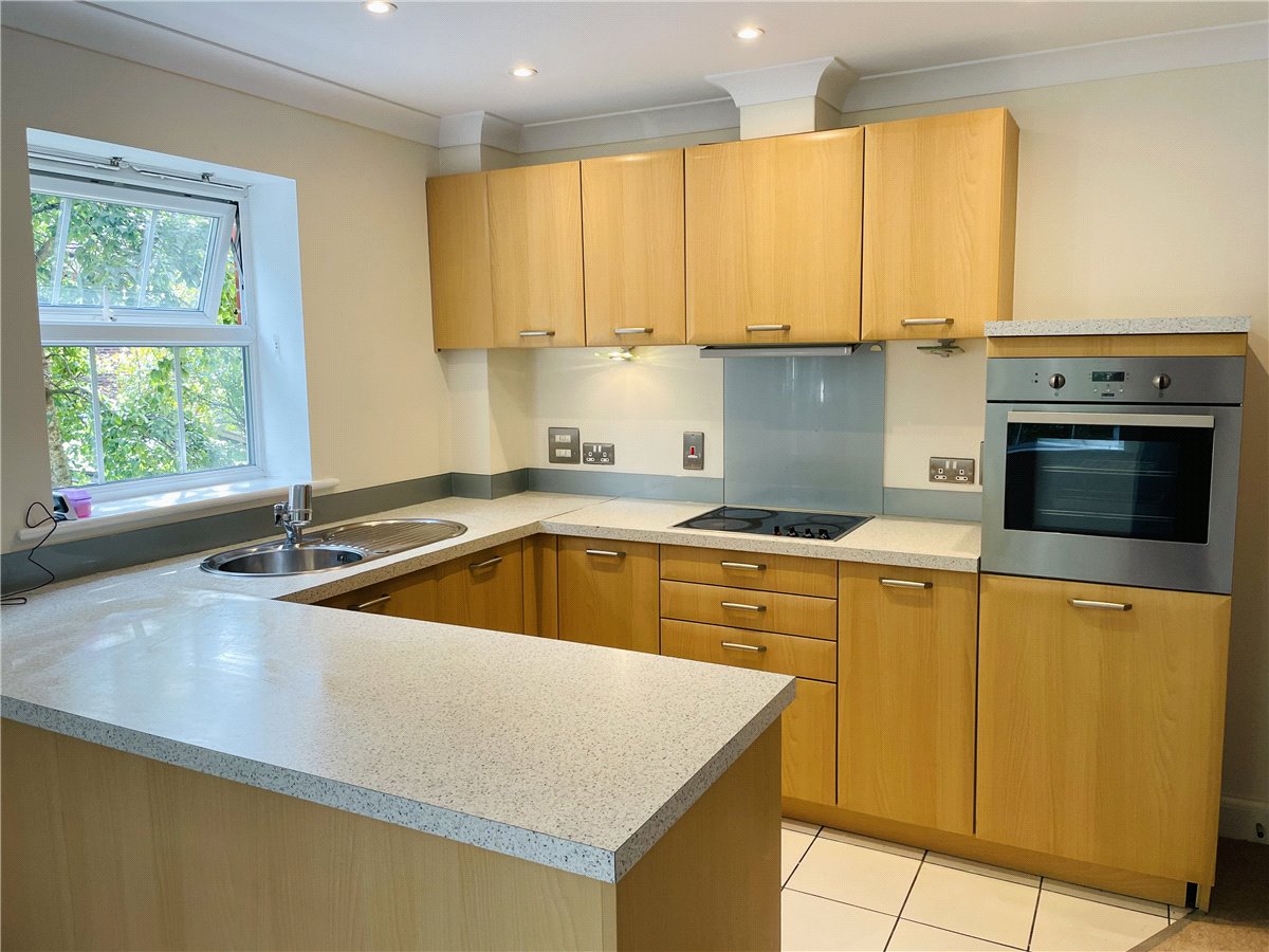 2 bedroom Flat, Newtown Road, Newbury, RG14 - , Image 2