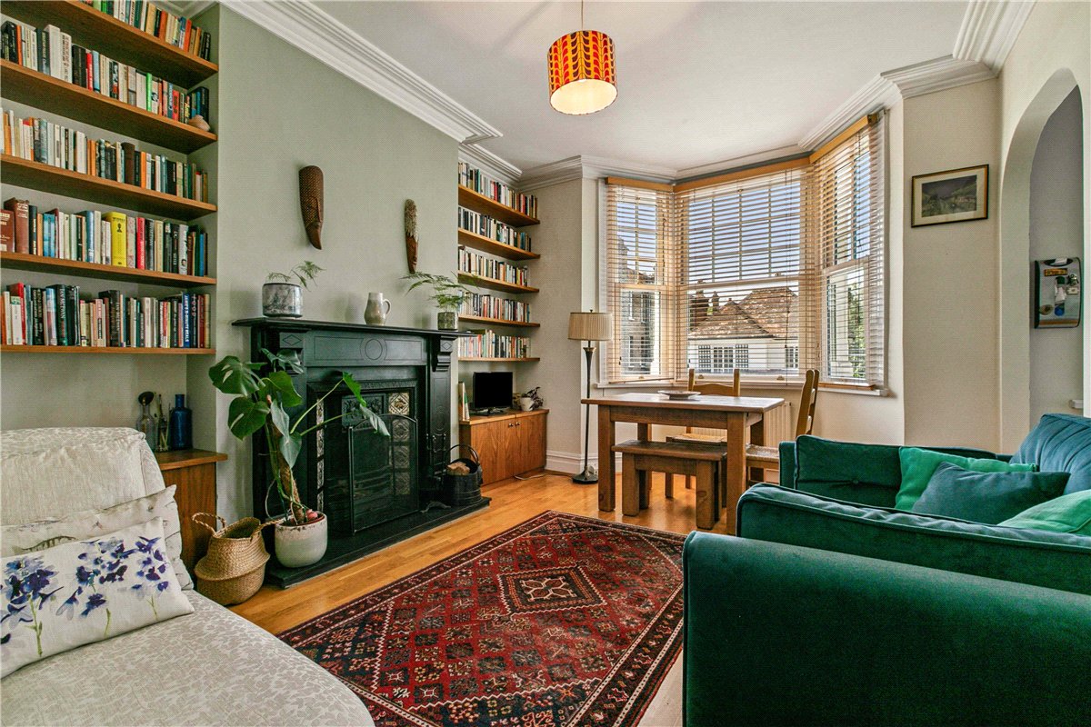 2 bedroom Flat, Fulham Palace Road, London, SW6 - Available