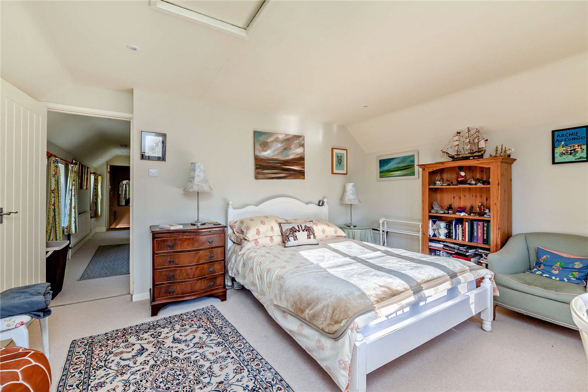 5 bedroom House, Burys Bank Road, Crookham Common, RG19 - Available, Image 4