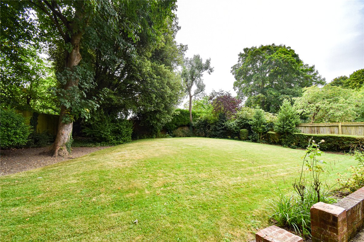 4 bedroom House, Spinney Drive, Great Shelford, CB22 - Available, Image 11