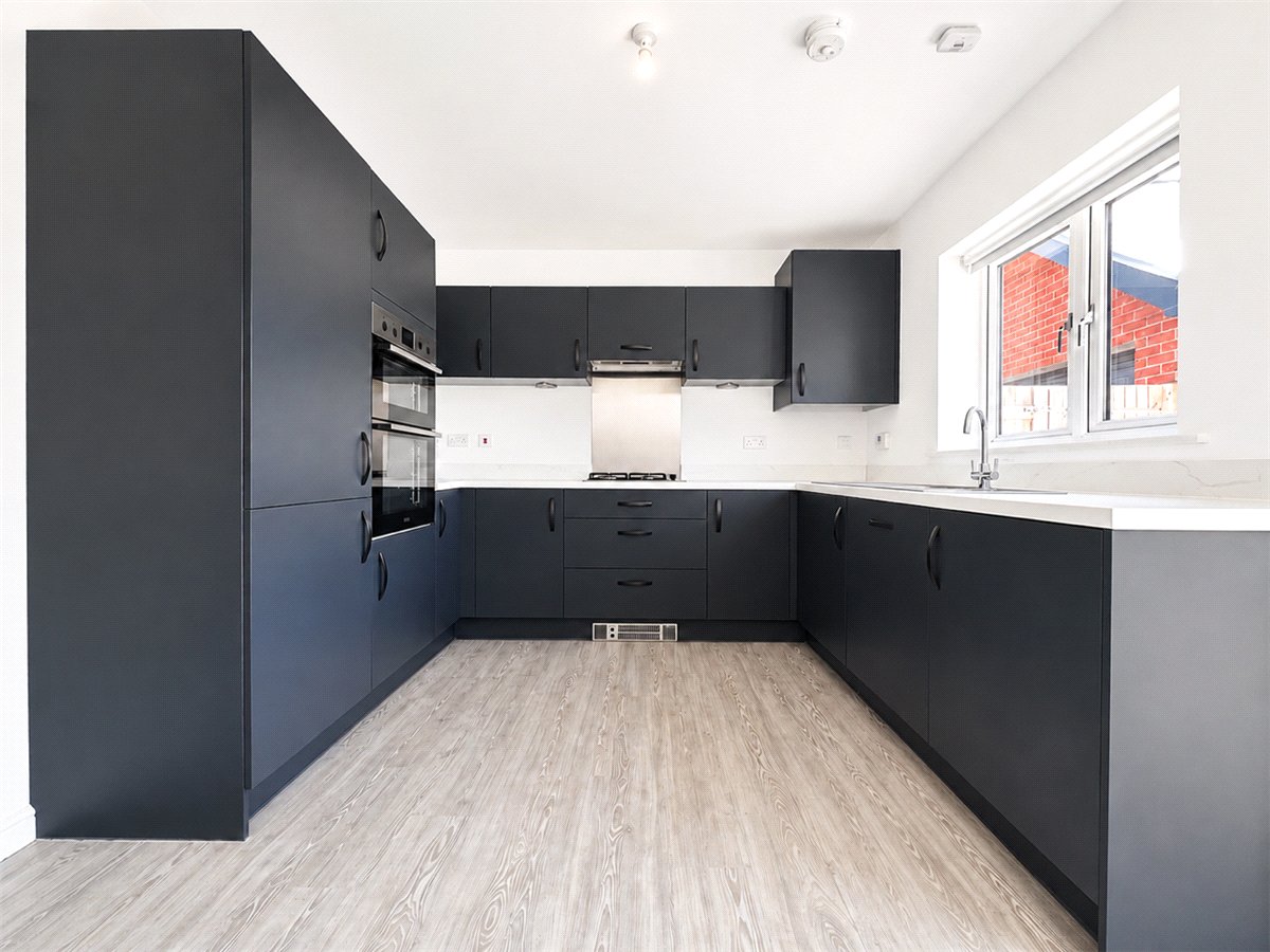 5 bedroom House, Stonyfield Road, Whiteley, PO15 - Available, Image 1