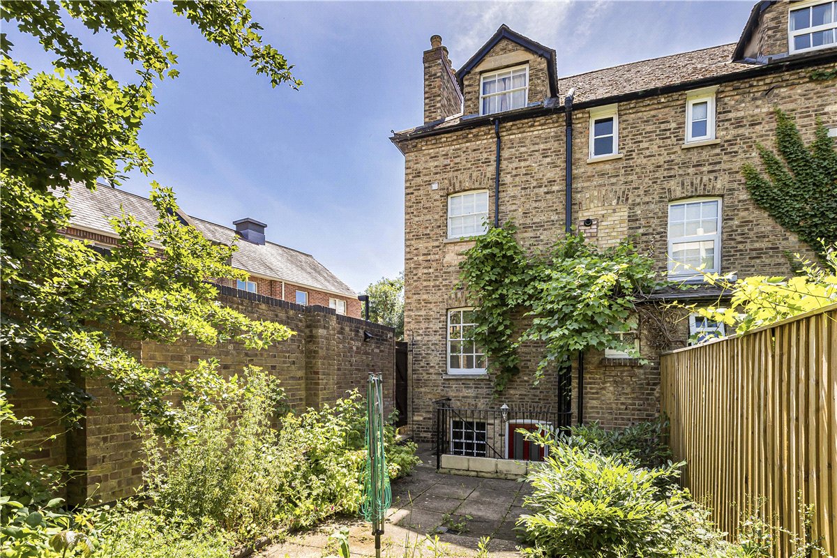 2 bedroom Maisonette, Walton Crescent, Oxford, OX1 - Available