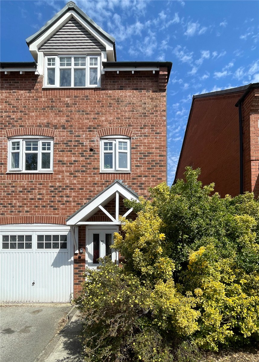 3 bedroom House, Bracken Way, Harworth, DN11 - 