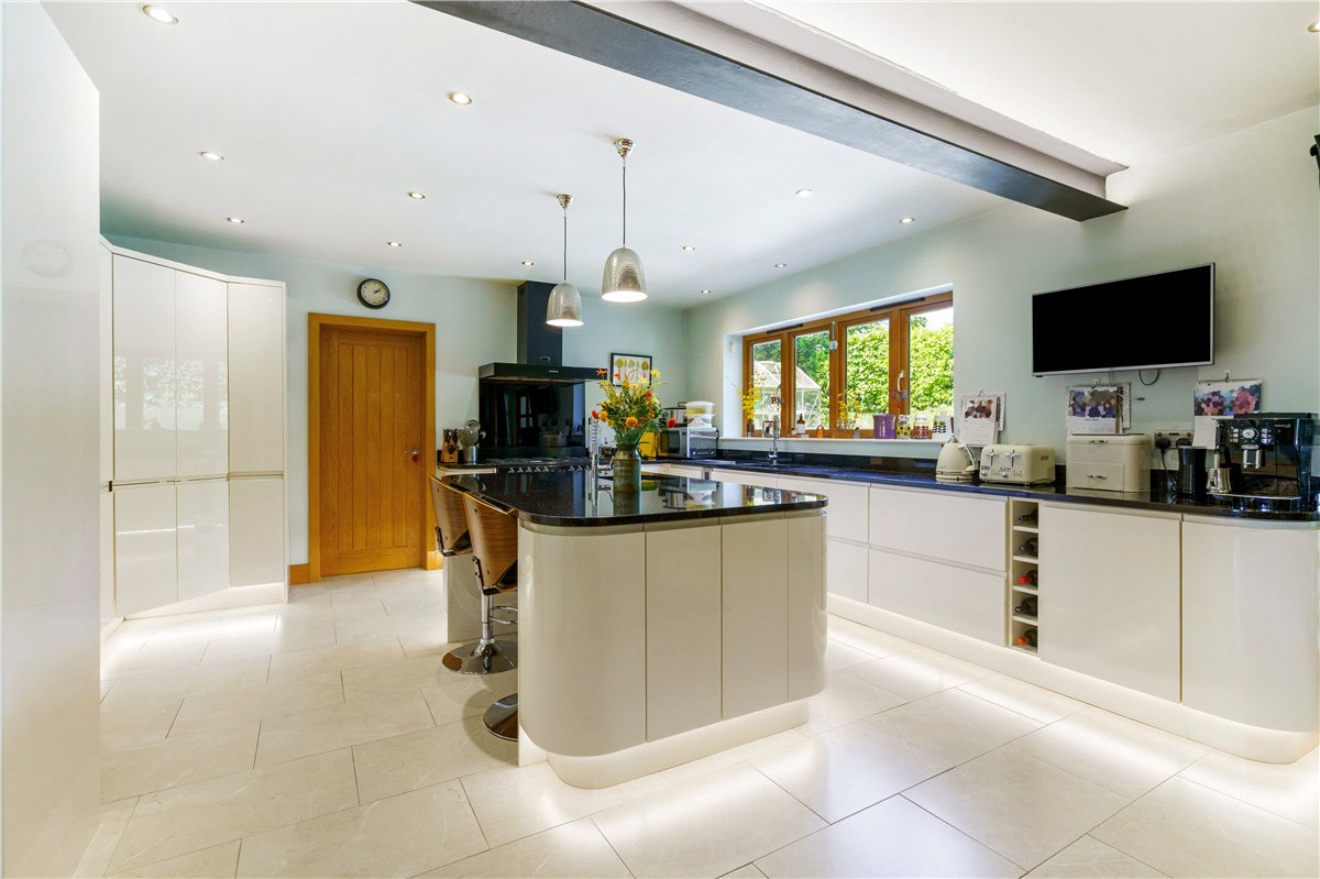 6 bedroom House, York House, Carleton Road, WF8 - Available, Image 25