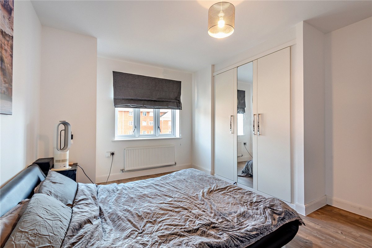 2 bedroom Flat, Carpenters Close, Newbury, RG14 - Available, Image 10