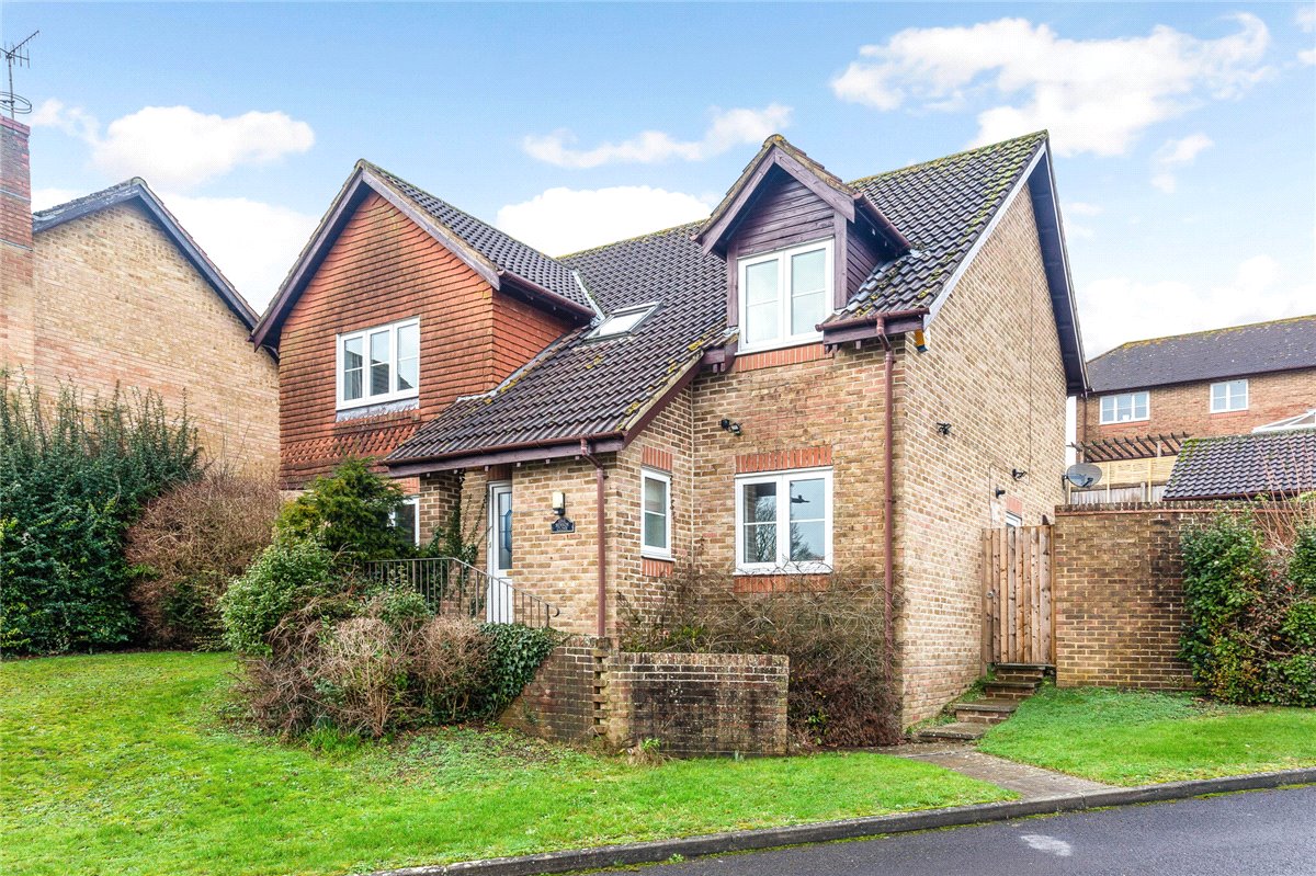 4 bedroom House, Benson Close, Marlborough, SN8 - Let Agreed