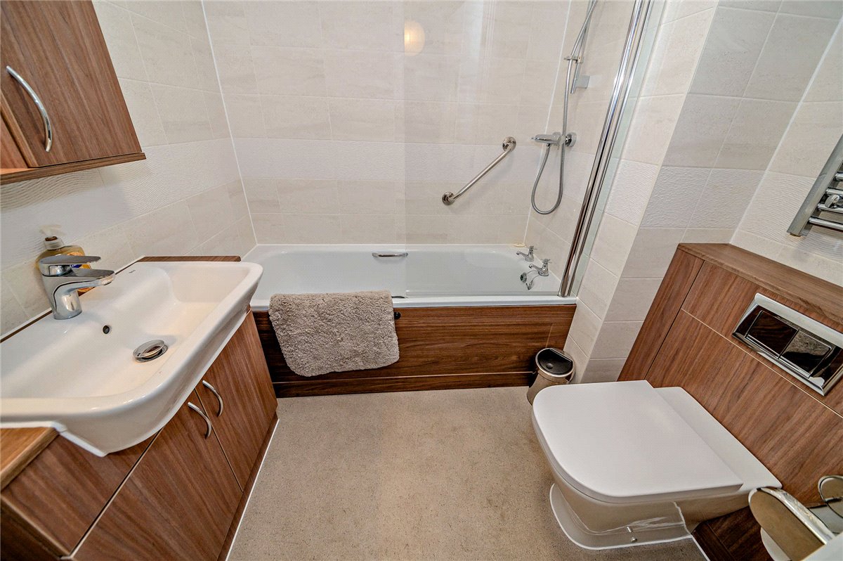 2 bedroom Flat, West Street, Newbury, RG14 - Available, Image 7