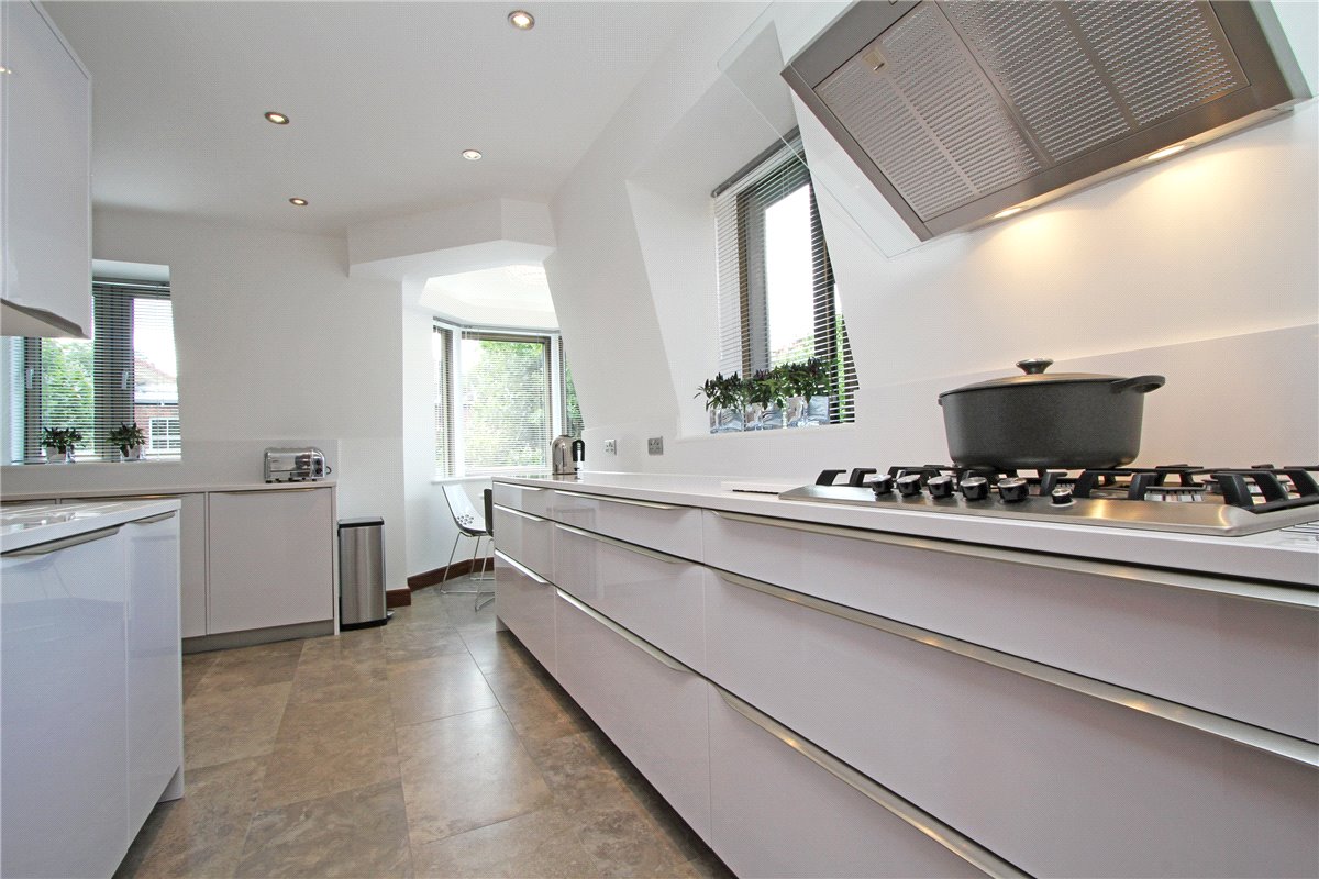 3 bedroom Flat, Tarnbrook Court, 9 Holbein Place, SW1W - Available, Image 12
