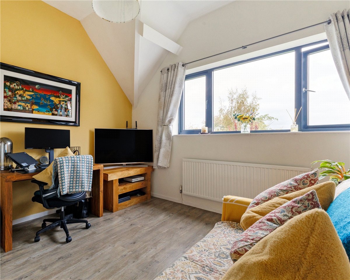 4 bedroom House, Russley Park, Baydon, SN8 - Available, Image 1