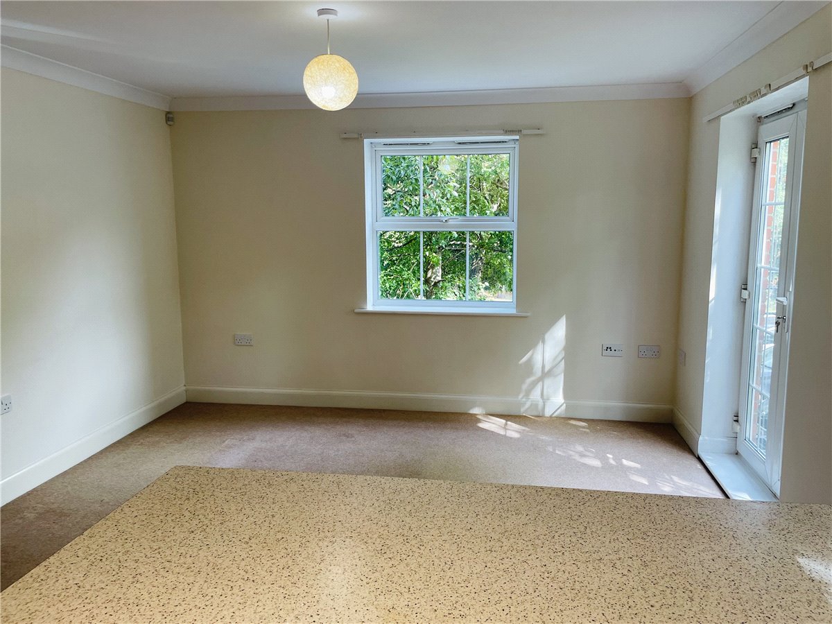 2 bedroom Flat, Newtown Road, Newbury, RG14 - , Image 1
