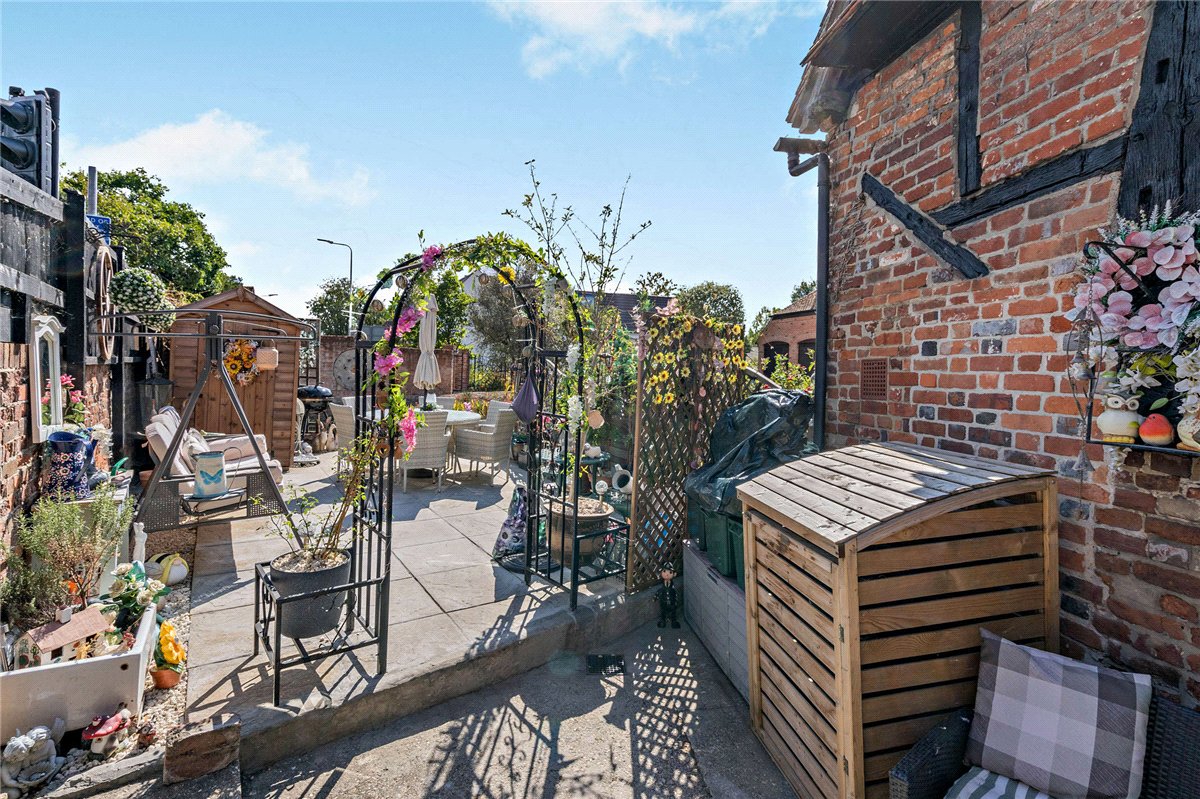 2 bedroom House, Church Road, Shaw, RG14 - Sold STC, Image 15