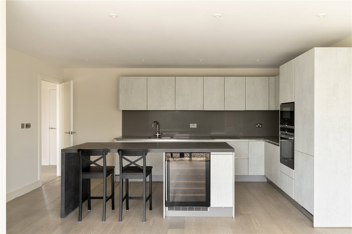 3 bedroom Flat, Broomhouse Lane, London, SW6 - Available, Image 11