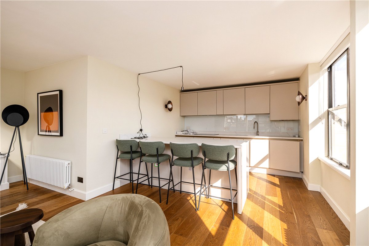 2 bedroom Residential, Albemarle Street, Mayfair, W1S - Available, Image 9