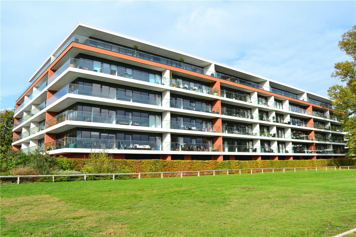 2 bedroom Flat, Racecourse Road, Newbury, RG14 - Available
