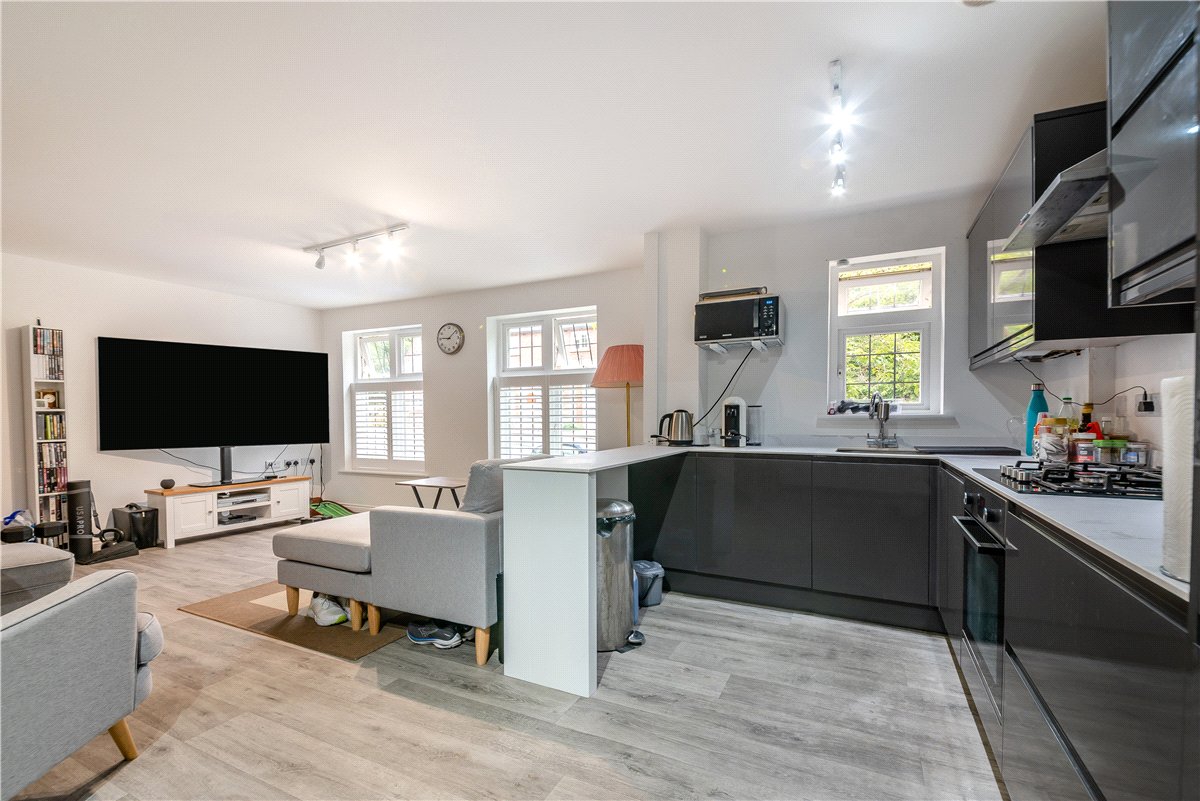 2 bedroom Flat, Highcroft Road, Winchester, SO22 - Available, Image 2