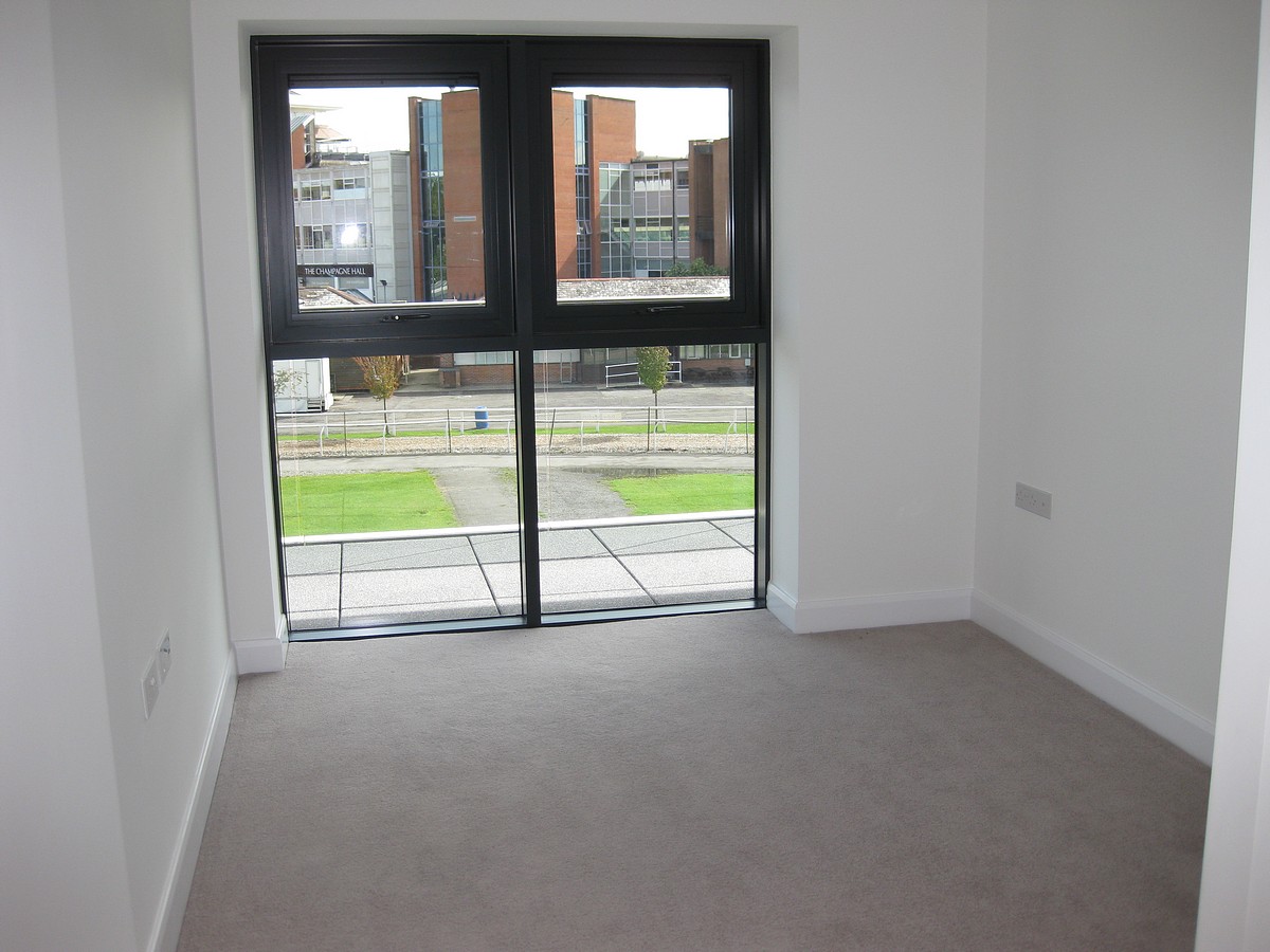 2 bedroom Flat, Racecourse Road, Newbury, RG14 - Let Agreed, Image 5