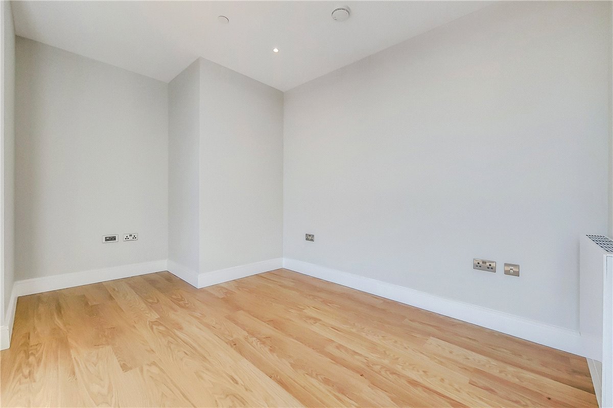 2 bedroom Flat, Greyhound Parade, Wimbledon Grounds, London, SW17 - , Image 2