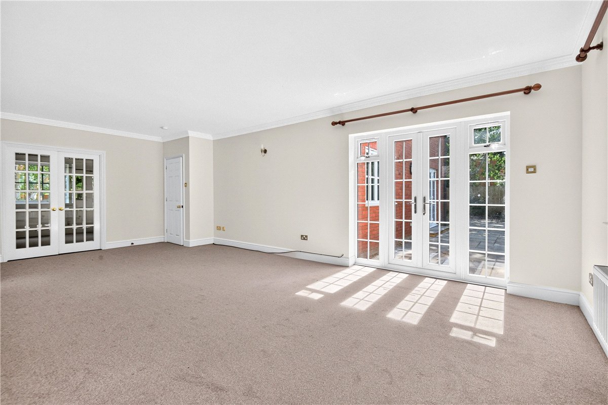 5 bedroom House, Whitethorn Close, Stoke Mandeville, HP22 - Available, Image 1