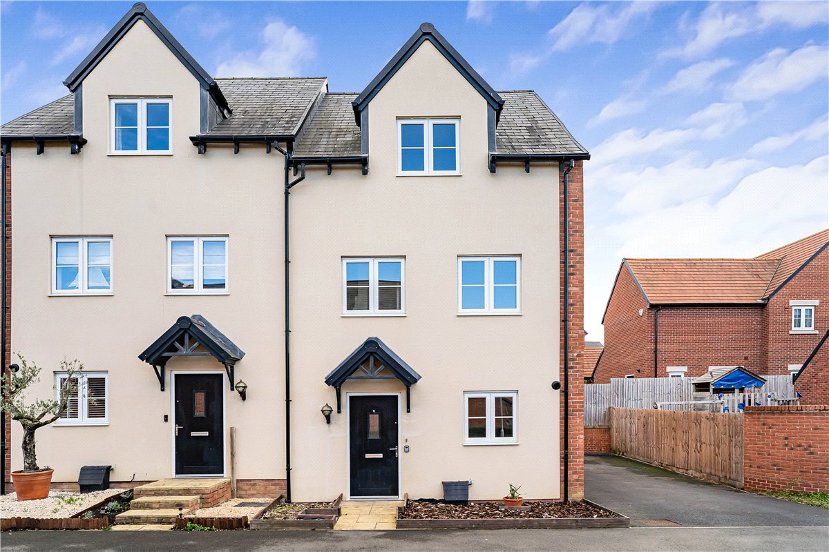 3 bedroom House, Dragonfly Crescent, Biddenham, MK40 - Available