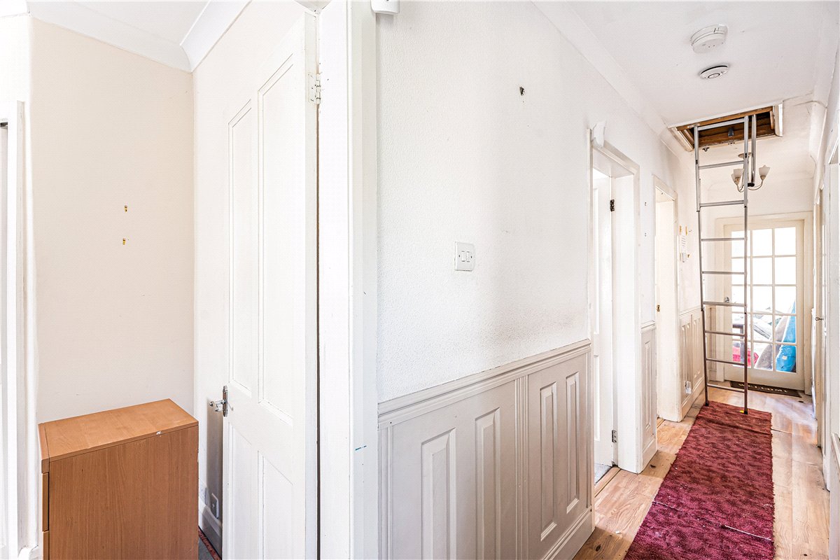 2 bedroom Bungalow, Herlwyn Avenue, Ruislip, HA4 - Available, Image 5