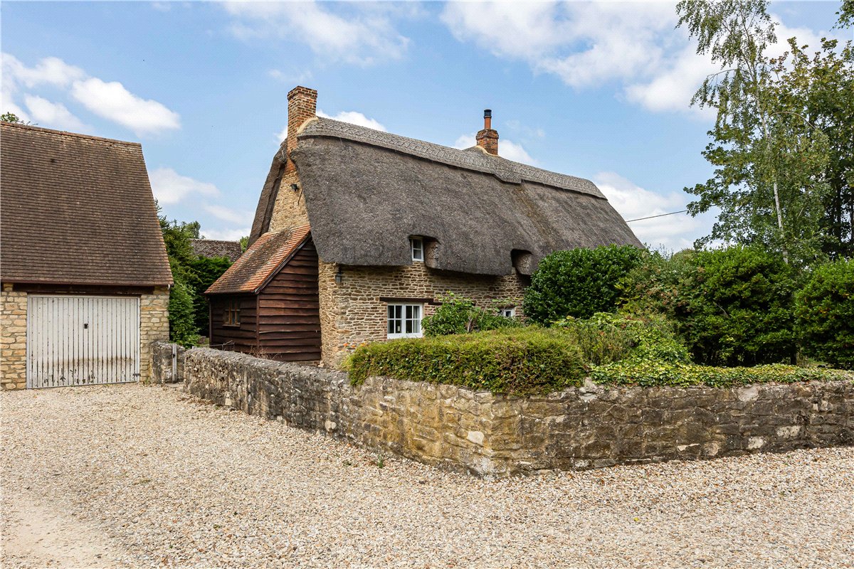 2 bedroom Cottage, Church Road, Hinton Waldrist, SN7 - Available