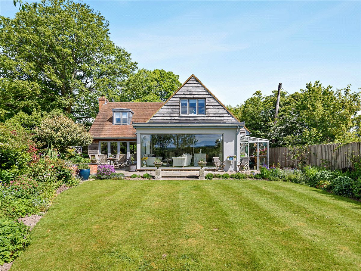 3 bedroom House, Fox's Lane, Kingsclere, RG20 - Available