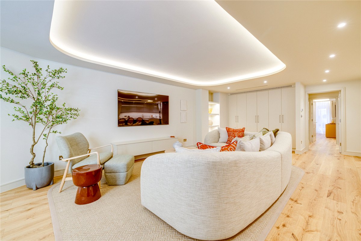 2 bedroom Flat, Hans Crescent, Knightsbridge, SW1X - Available, Image 9
