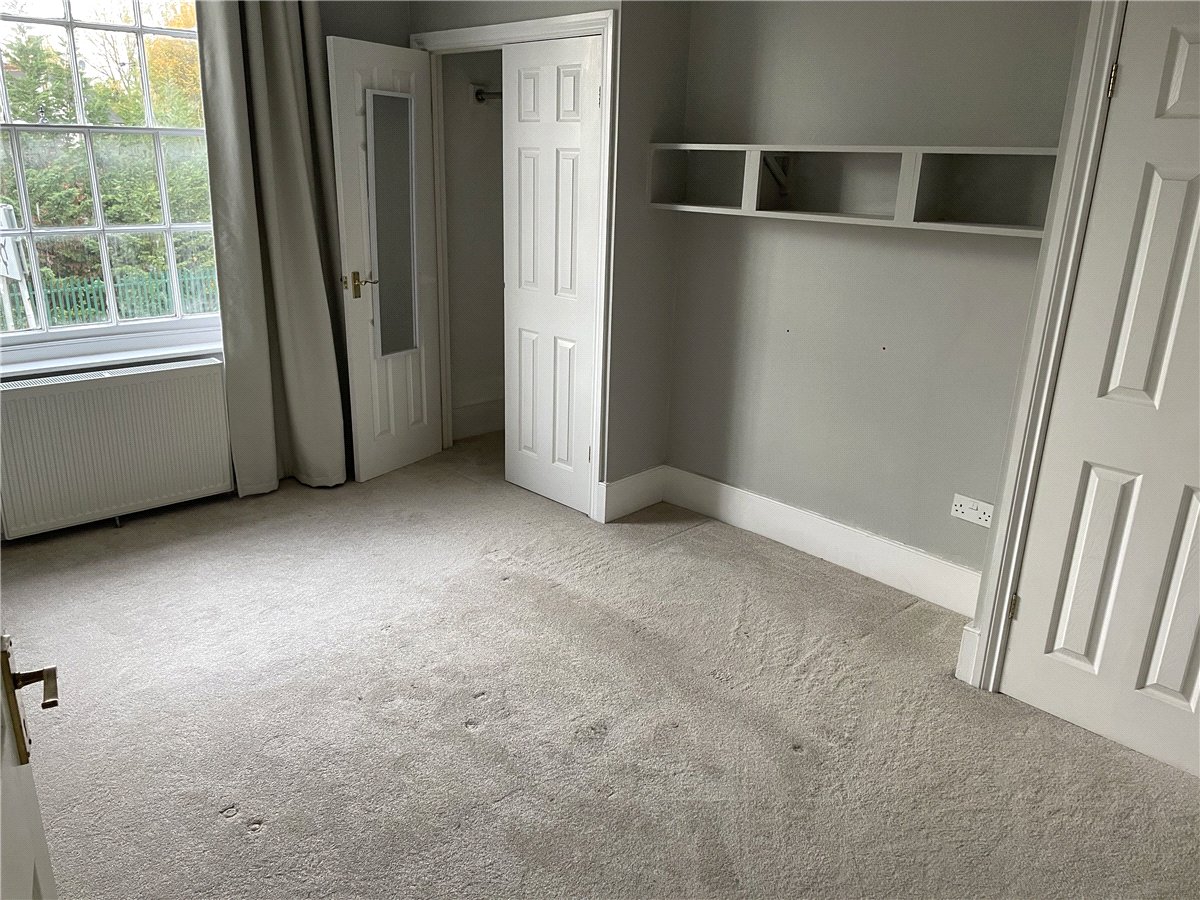 2 bedroom Flat, Charnham Court, Hungerford, RG17 - Sold STC, Image 2