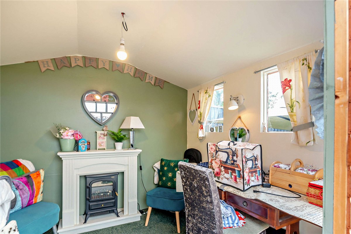 4 bedroom House, Edwards Hill, Lambourn, RG17 - Available, Image 21