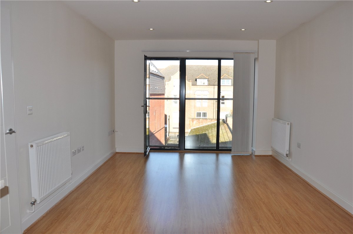 2 bedroom Flat, West Street, Newbury, RG14 - Available, Image 2