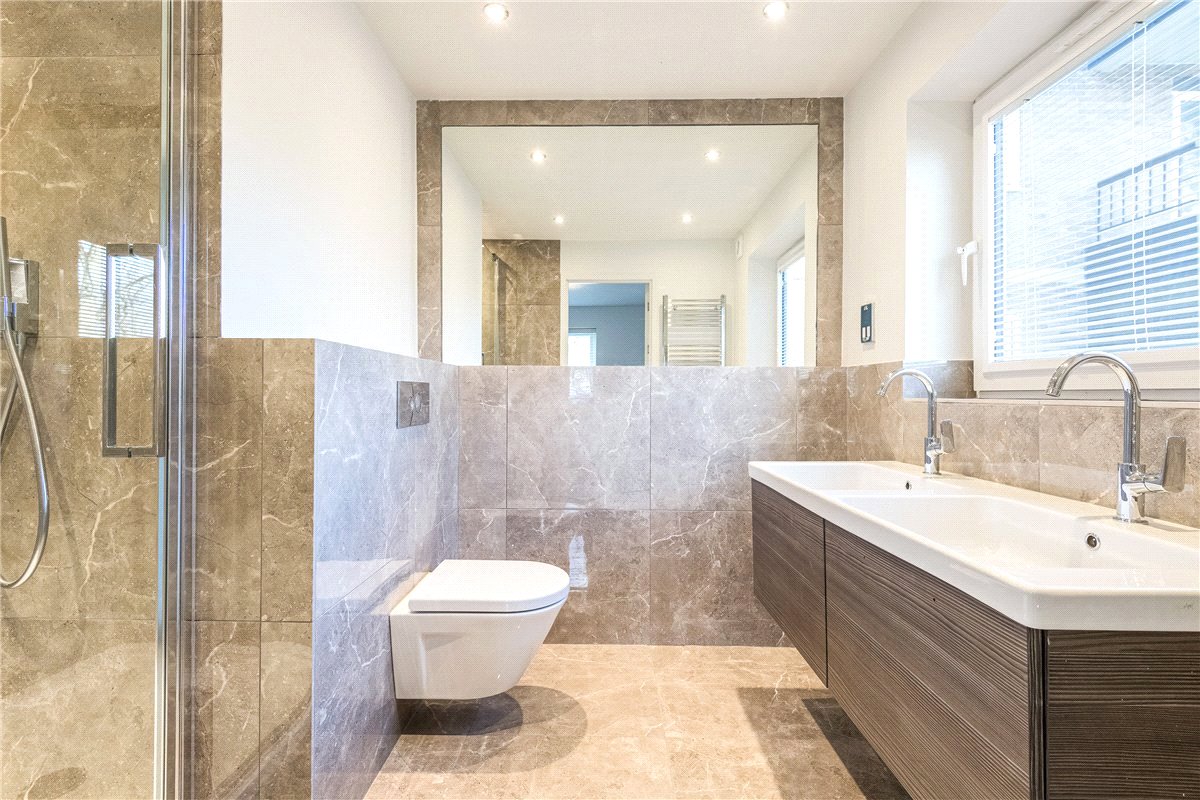 3 bedroom Flat, Esplanade Court, 2 St. Marys Walk, HG2 - Available, Image 9