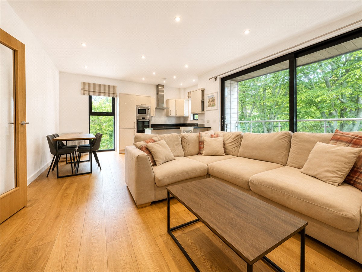 2 bedroom Flat, Sparkford Road, Winchester, SO22 - , Image 1