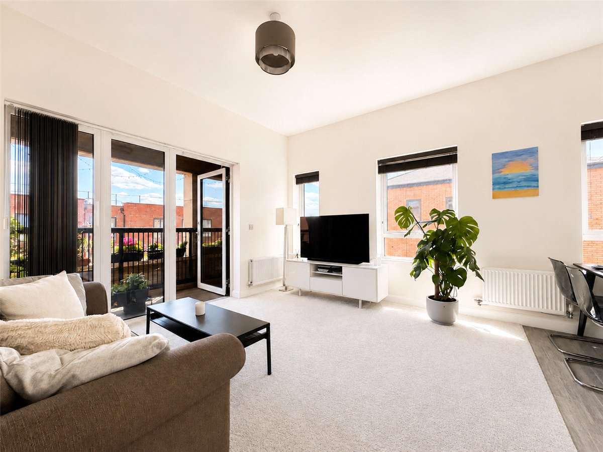 2 bedroom Flat, Lawrence Weaver Road, Cambridge, CB3 - Available, Image 2