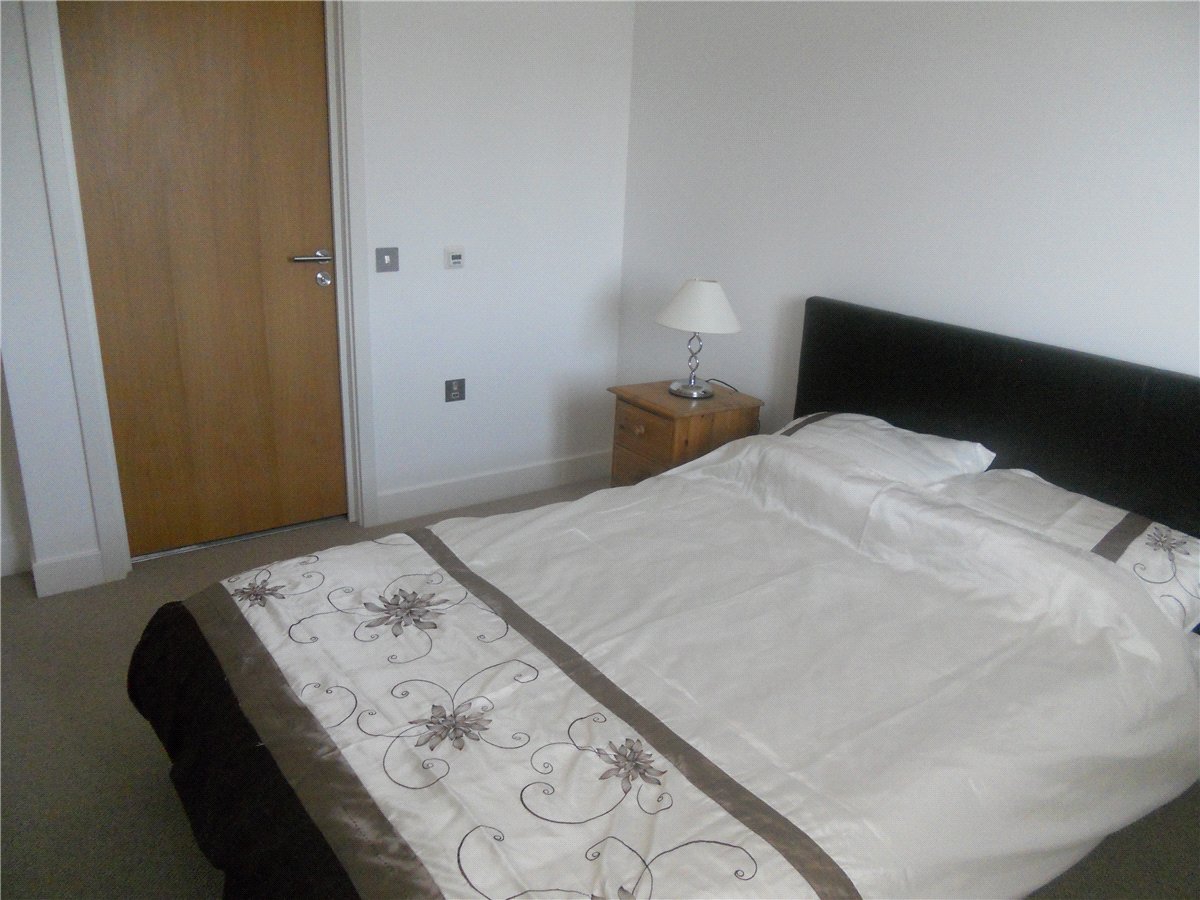 2 bedroom Flat, Park Way, Newbury, RG14 - Available, Image 5