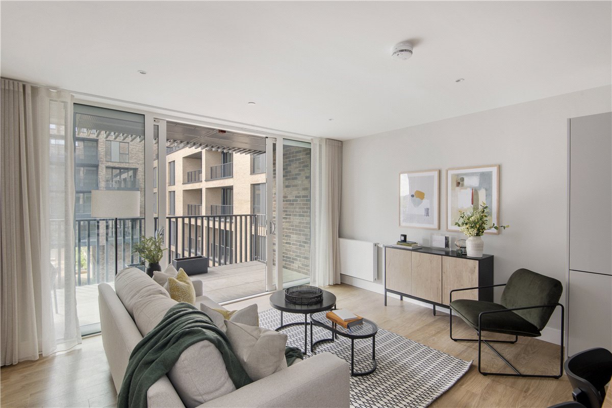 3 bedroom Flat, Greyhound Parade, Wimbledon Grounds, London, SW17 - 